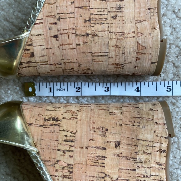 Steve Madden Metallic Gold Platform Wedge Sandal 9 - Picture 9 of 13